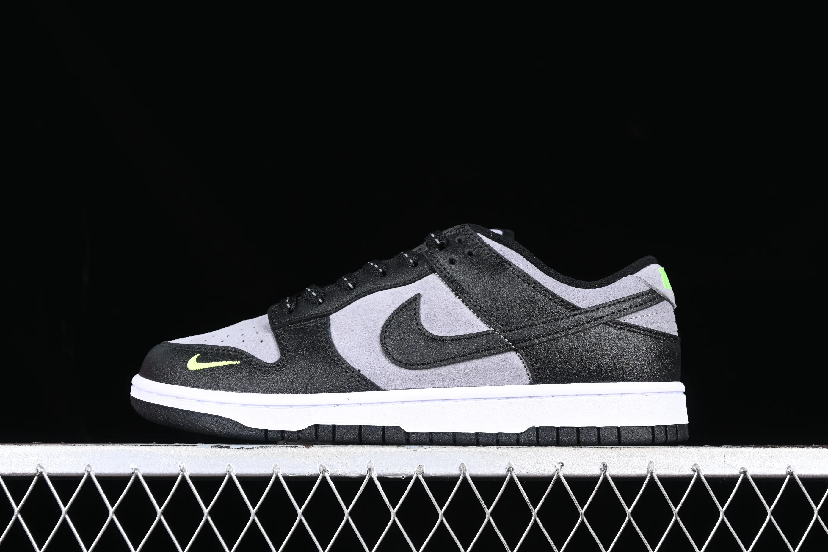All categories Nk SB Dunk series Nk SB Dunk Low low-top sneakers Nk Dunk Low fluorescent green black gray small hook SB retro low-top sneakers FQ2205-001